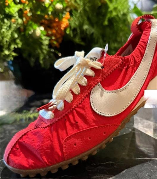 Nike Moon Shoe x Jacquemus 부드러운 착화감 로우탑 데일리 스니커즈 남녀공용 / 레드 컬러 H688-2 (HV8547-600) photo review