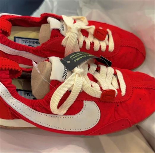 Nike Moon Shoe x Jacquemus 부드러운 착화감 로우탑 데일리 스니커즈 남녀공용 / 레드 컬러 H688-2 (HV8547-600) photo review