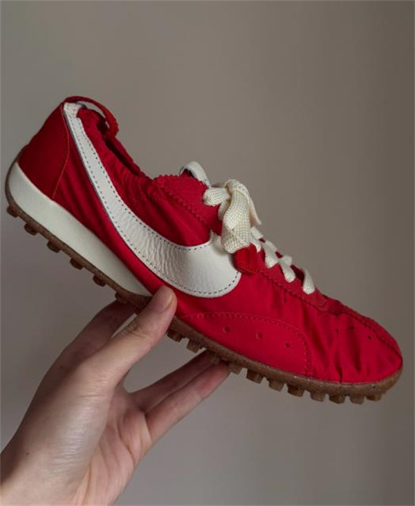 Nike Moon Shoe x Jacquemus 부드러운 착화감 로우탑 데일리 스니커즈 남녀공용 / 레드 컬러 H688-2 (HV8547-600) photo review