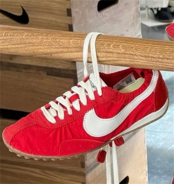 Nike Moon Shoe x Jacquemus 부드러운 착화감 로우탑 데일리 스니커즈 남녀공용 / 레드 컬러 H688-2 (HV8547-600) photo review