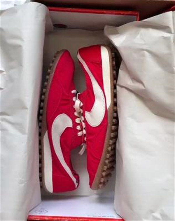 Nike Moon Shoe x Jacquemus 부드러운 착화감 로우탑 데일리 스니커즈 남녀공용 / 레드 컬러 H688-2 (HV8547-600) photo review