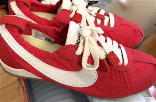 Nike Moon Shoe x Jacquemus 부드러운 착화감 로우탑 데일리 스니커즈 남녀공용 / 레드 컬러 H688-2 (HV8547-600) photo review
