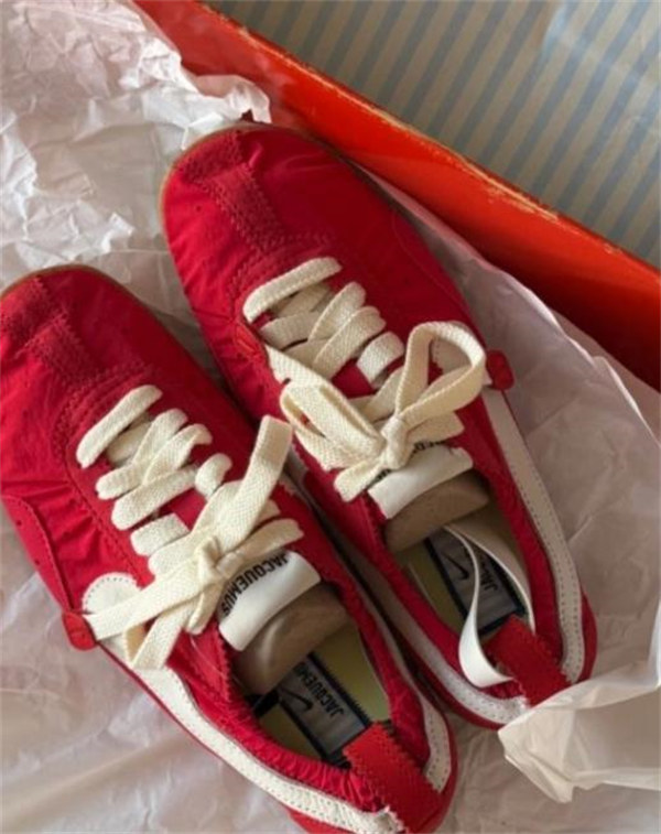 Nike Moon Shoe x Jacquemus 부드러운 착화감 로우탑 데일리 스니커즈 남녀공용 / 레드 컬러 H688-2 (HV8547-600) photo review