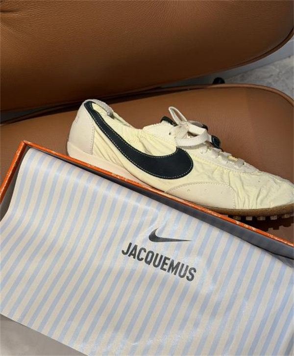 Nike Moon Shoe x Jacquemus 편안하고 활용도 높은 논슬립 · 내마모 로우탑 데일리 스니커즈 남녀공용 / 아이보리 컬러 H688-3 (HV8547-700) photo review