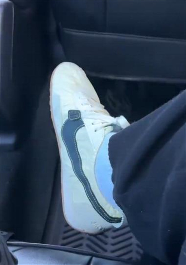 Nike Moon Shoe x Jacquemus 편안하고 활용도 높은 논슬립 · 내마모 로우탑 데일리 스니커즈 남녀공용 / 아이보리 컬러 H688-3 (HV8547-700) photo review