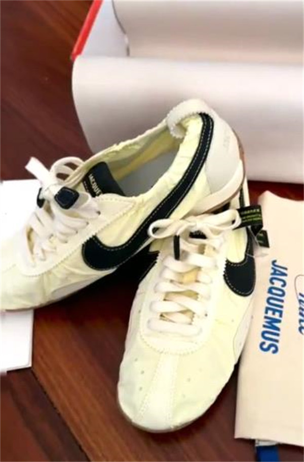 Nike Moon Shoe x Jacquemus 편안하고 활용도 높은 논슬립 · 내마모 로우탑 데일리 스니커즈 남녀공용 / 아이보리 컬러 H688-3 (HV8547-700) photo review