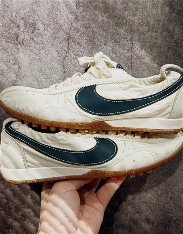 Nike Moon Shoe x Jacquemus 편안하고 활용도 높은 논슬립 · 내마모 로우탑 데일리 스니커즈 남녀공용 / 아이보리 컬러 H688-3 (HV8547-700) photo review