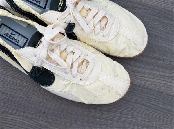 Nike Moon Shoe x Jacquemus 편안하고 활용도 높은 논슬립 · 내마모 로우탑 데일리 스니커즈 남녀공용 / 아이보리 컬러 H688-3 (HV8547-700) photo review