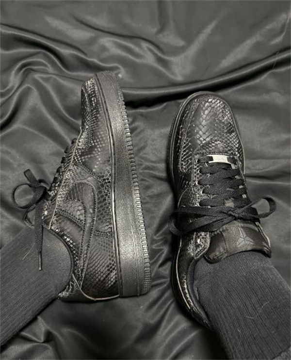 나이키 x 코비 브라이언트 에어포스 1 로우 블랙 IB0018-003 photo review