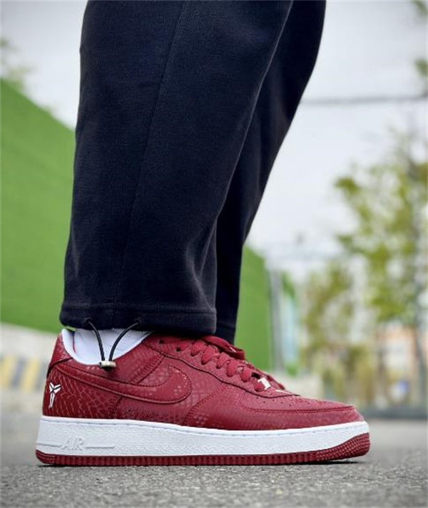 나이키 x 코비 브라이언트 에어포스 1 로우 팀 레드 화이트 IB0018-600 photo review