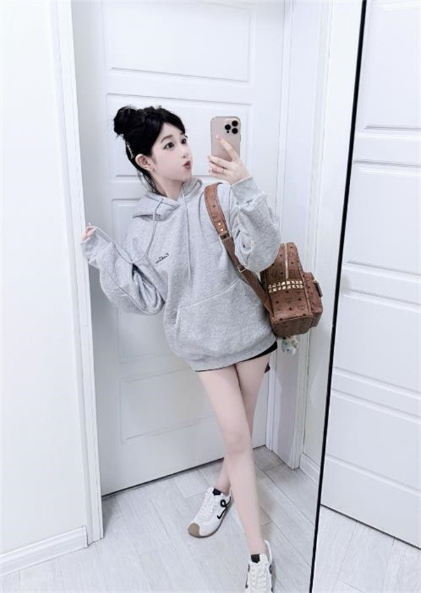 로에베 발레 러너 2.0 나일론 앤 카프스킨 화이트 블랙 LLBR282X01-2101 photo review