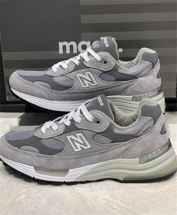 뉴발란스 992 메이드 인 USA 그레이 - D 스탠다드 M992GR photo review