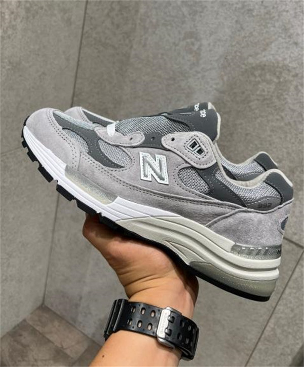 뉴발란스 992 메이드 인 USA 그레이 - D 스탠다드 M992GR photo review
