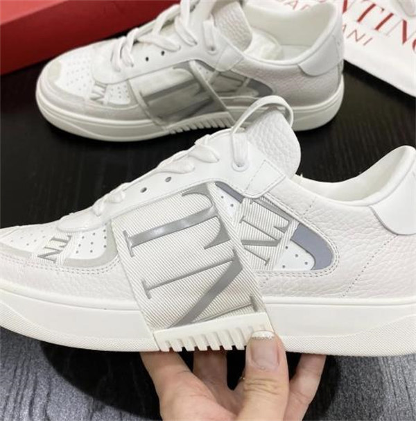 발렌티노 VL7N 로우탑 카프스킨 '화이트 패션' VY2S0C58WRQ22E photo review