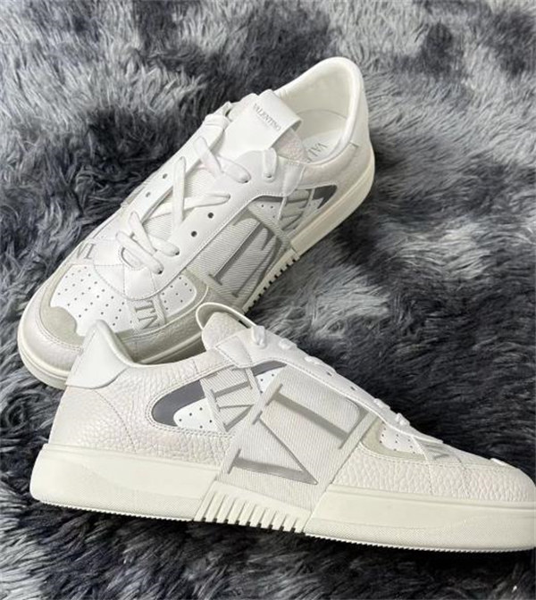 발렌티노 VL7N 로우탑 카프스킨 '화이트 패션' VY2S0C58WRQ22E photo review