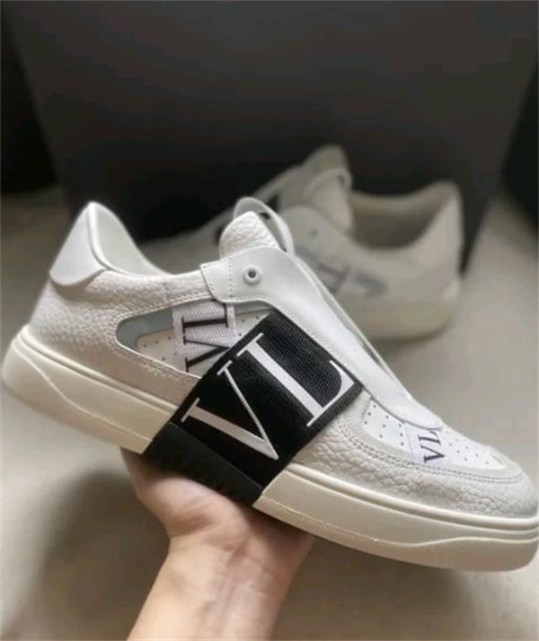 발렌티노 가라바니 VL7N 로우 스니커즈 화이트 블랙 VY2SOC58WRQ24P photo review