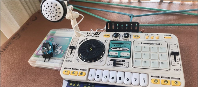 어린이 DJ 믹서 장난감 LED 조명 사운드 패드 피아노 건반 마이크 포함 음악 놀이 세트 photo review