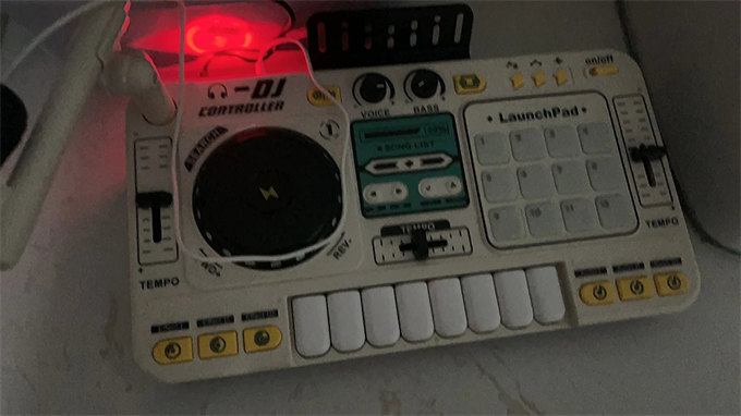 어린이 DJ 믹서 장난감 LED 조명 사운드 패드 피아노 건반 마이크 포함 음악 놀이 세트 photo review