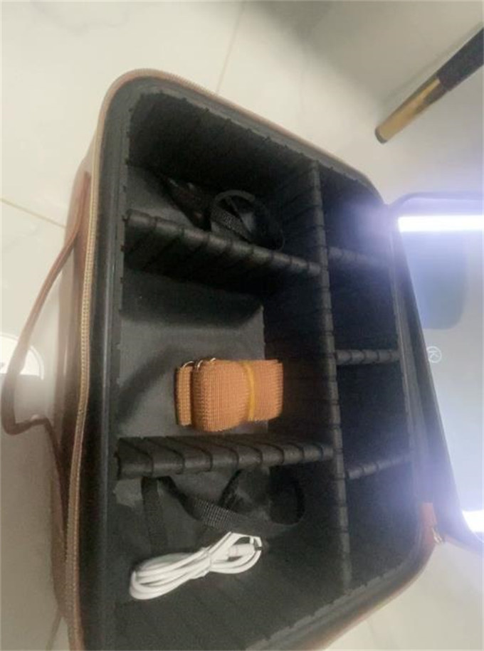 고급형 화장품 수납가방 LED 조명 거울 대용량 휴대용 메이크업 케이스 분리형 정리함 photo review